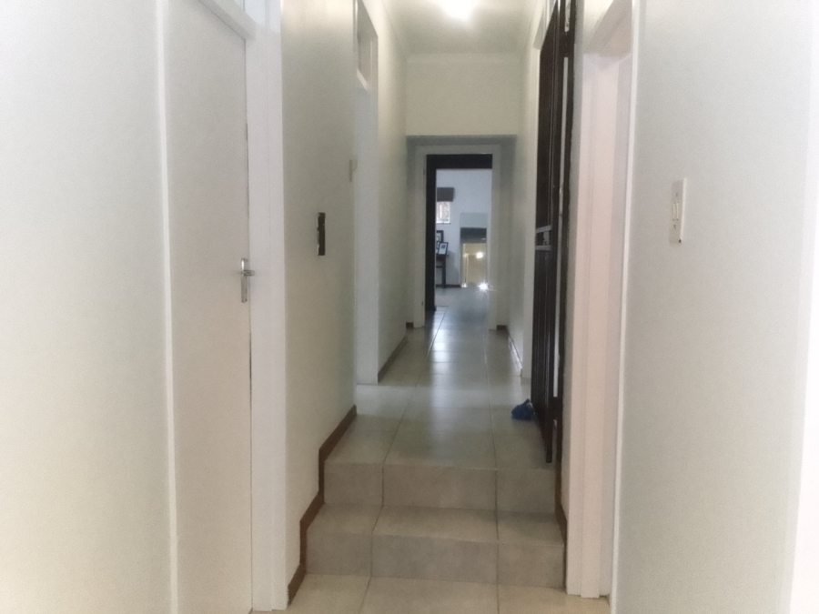 To Let 4 Bedroom Property for Rent in Glen Barrie Western Cape